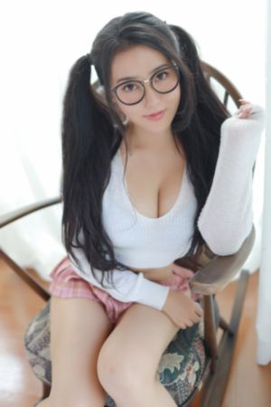 吃奶扶着岳从后面挺进乱